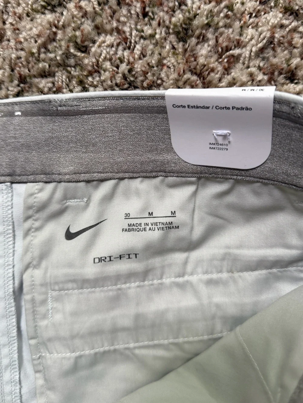 NWT new *NIKE* standard fit flat front khaki men’s casual golf ⛳️ shorts - 30